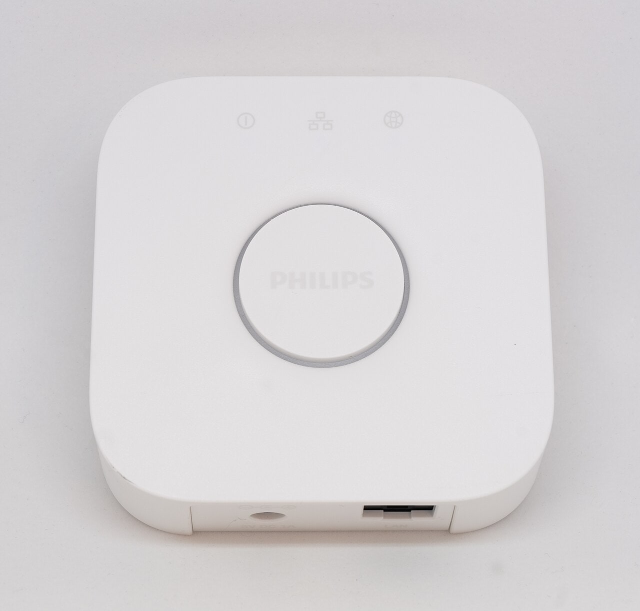 Philips Hue Bridge - June 2018 (1986).jpg